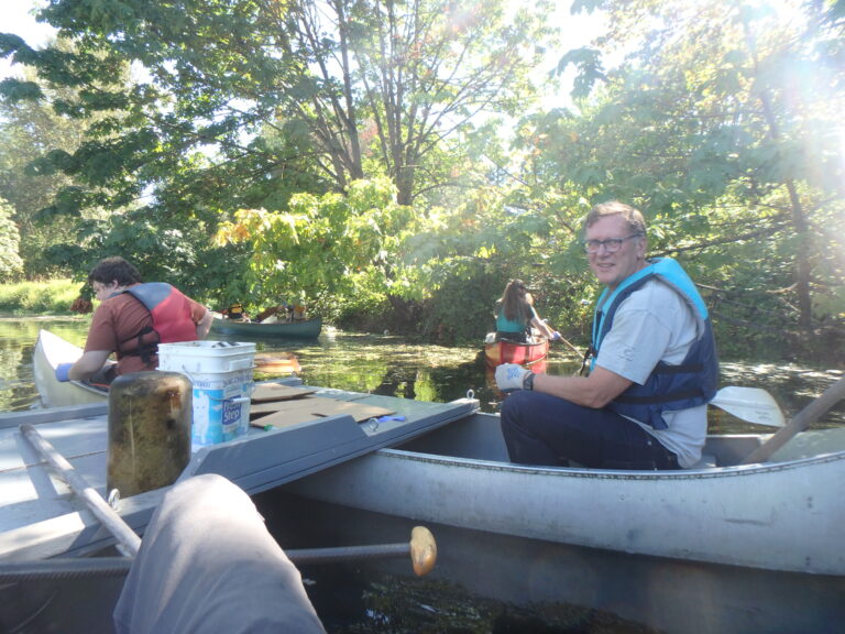 Read more about the article Looking Glass cleans up the Canoe Canal!